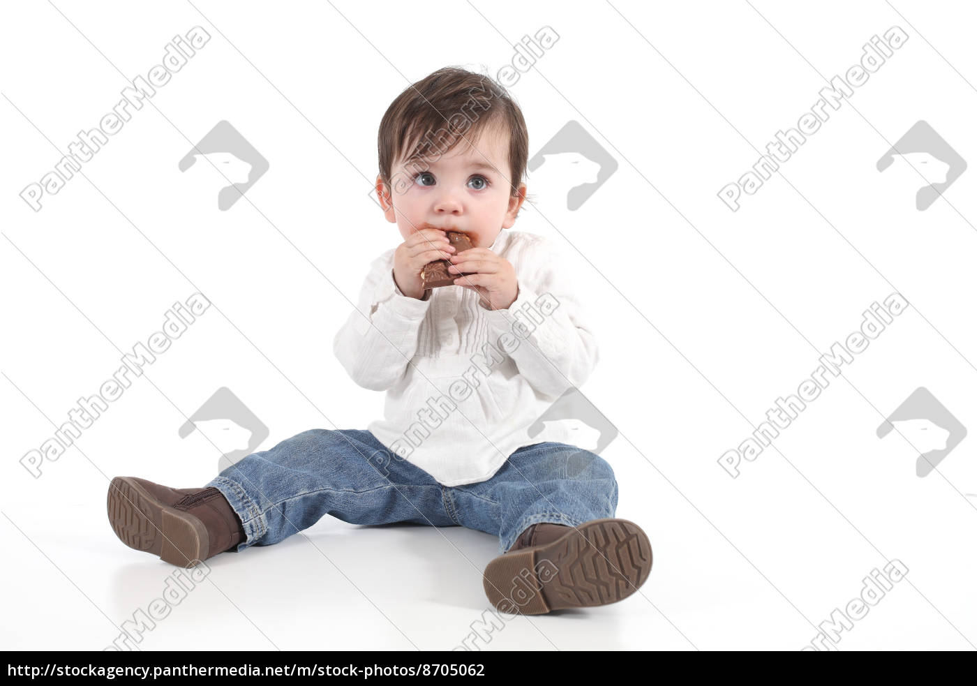 Bebe Comiendo Chocolate Stockphoto Agencia De Stock Panthermedia