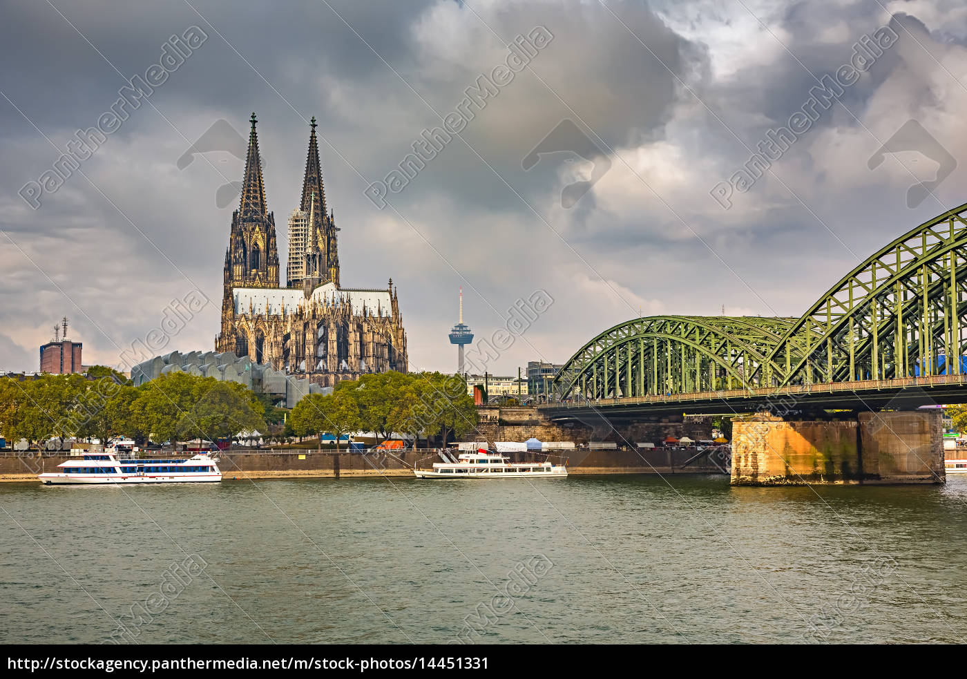 Catedral De Colonia Y El Puente Hohenzollern Alemania Foto De Archivo Agencia De Stock Panthermedia