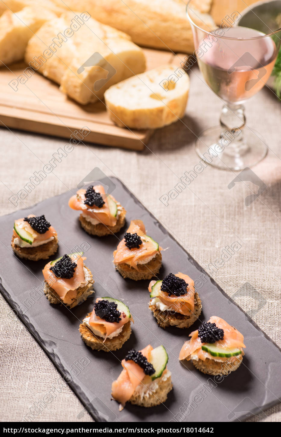 Canapes De Salmon Ahumado Con Crema Agria Y Caviar Stockphoto